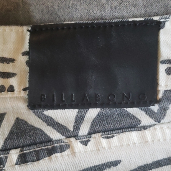 Billabong tribal print shorts - Picture 3 of 4